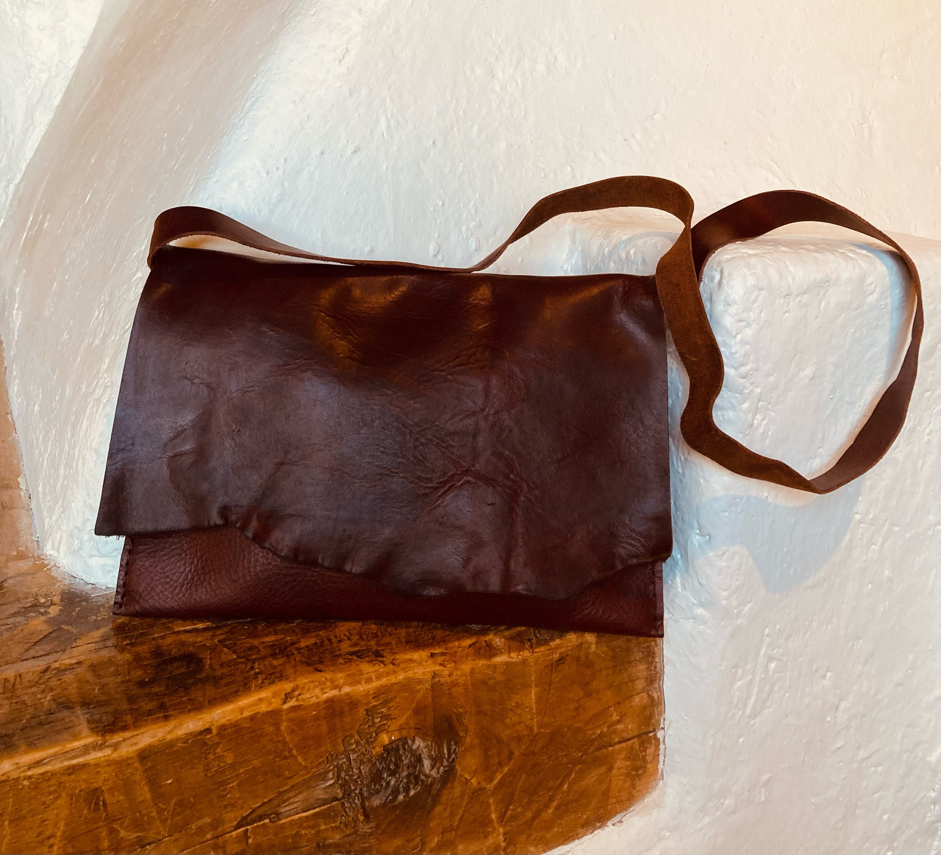 Medium Clear Cross-Body Messenger Shoulder Bag - Burgundy Trim –  Clear-Handbags.com